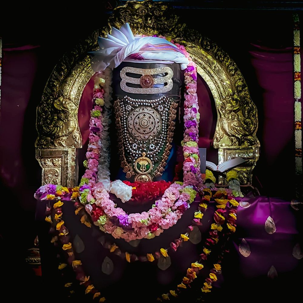 Sri Nithyanandeshwara Paramashiva Linga adorned with garlands