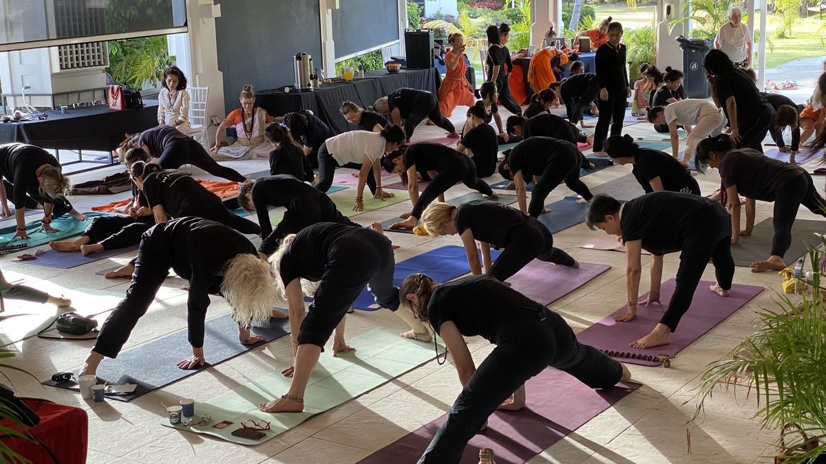 A Nithyananda Yoga class